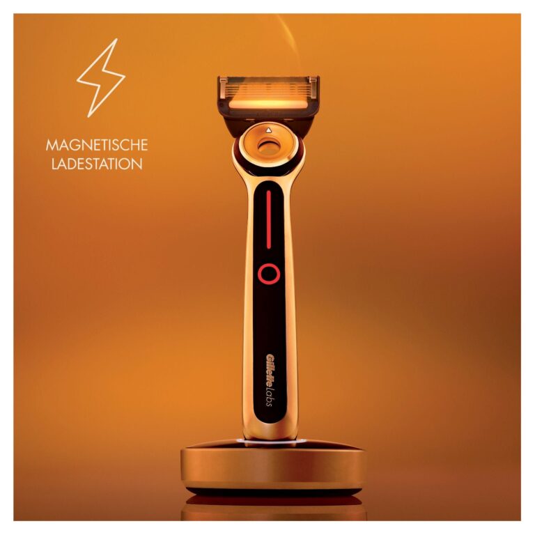 Gillette Labs Heated Razor + 2 Blades - Image 4