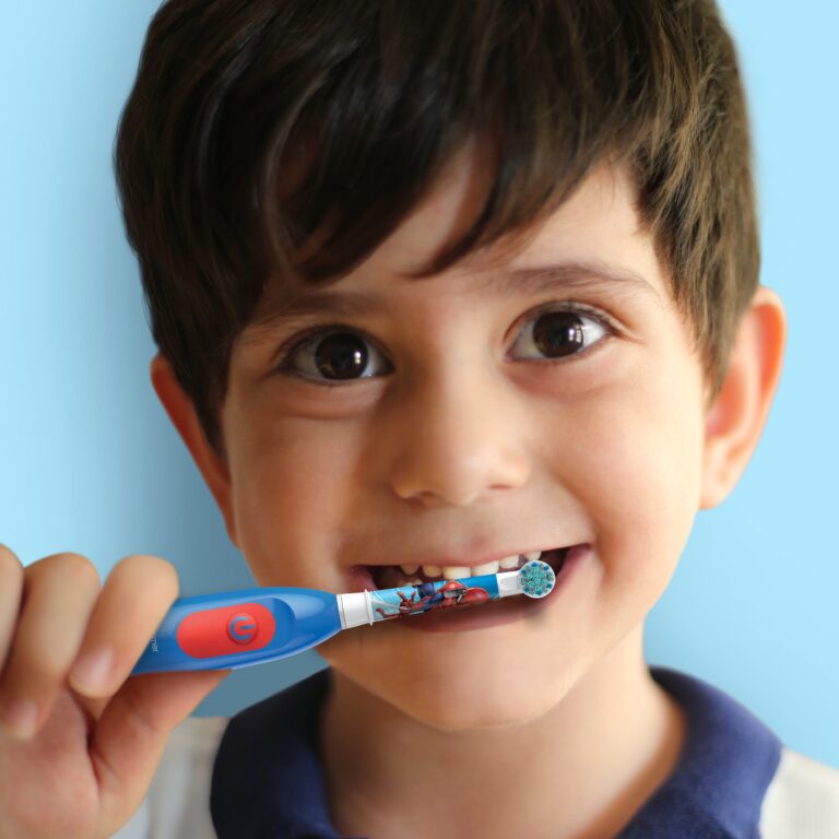 ⁦أورال-بي فرشاة كهربائية دي بي 5 للأطفال، 3 سنوات وما فوق، سبايدرمان⁩ - الصورة ⁦6⁩