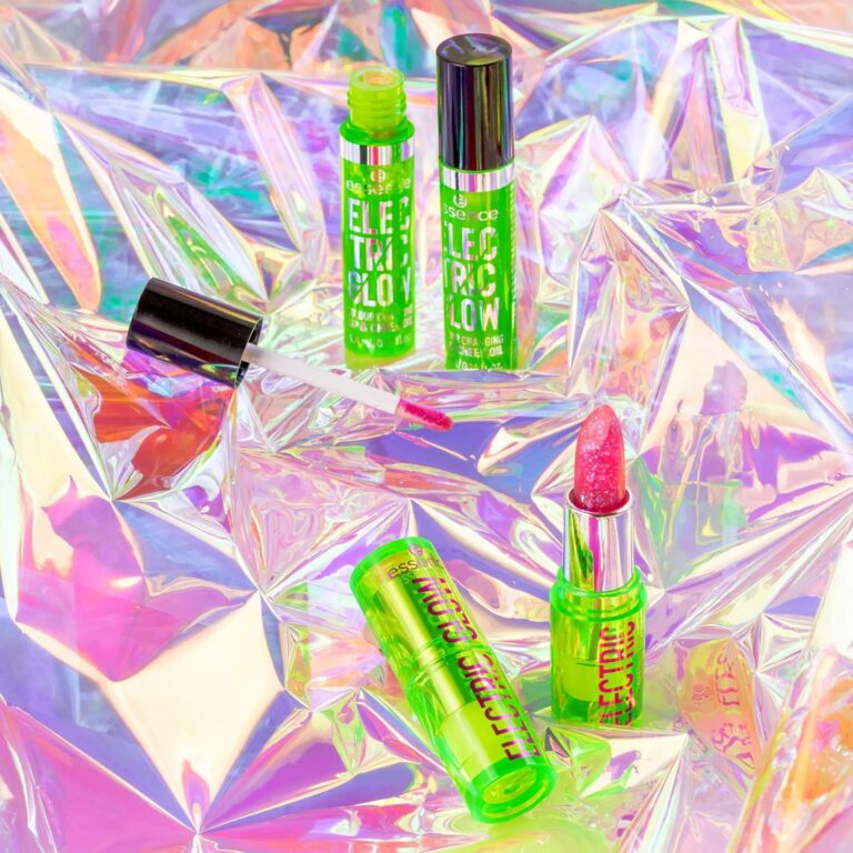 Essence Electric Glow Colour Changing Lip & Cheek Oil 4.4 ml - Image 3