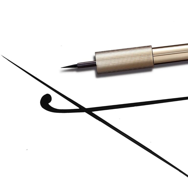 Loreal Matte Signature Liquid Eyeliner - 01 Ink- Black - Image 3