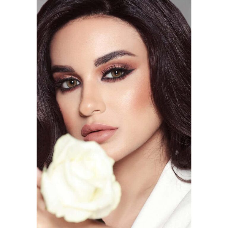 Diva Olivian Monthly Contact Lenses | Natural & Captivating Look - Image 2