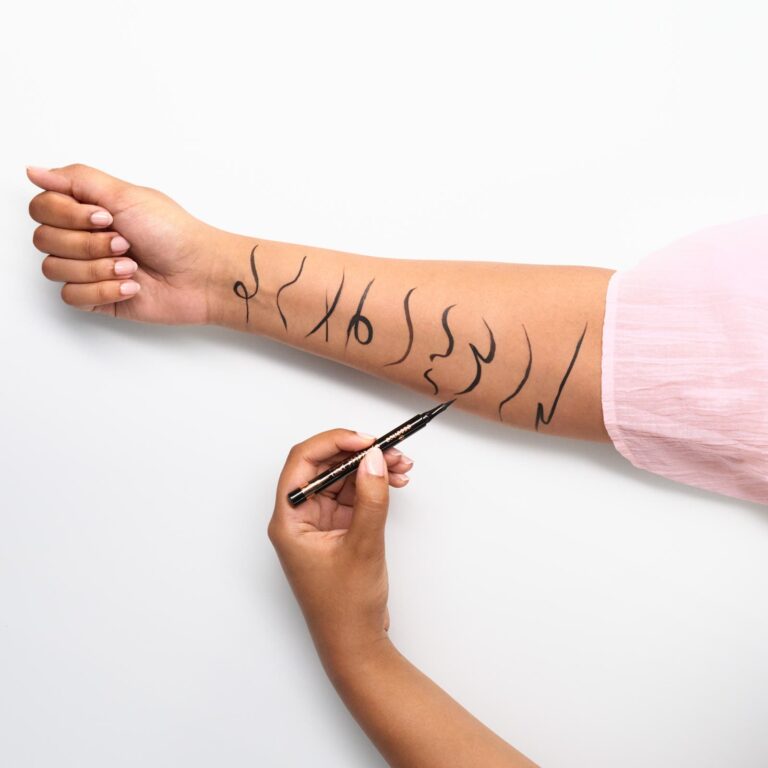 Essence Eyeliner Pen Extra Long-Lasting 010 - Image 2
