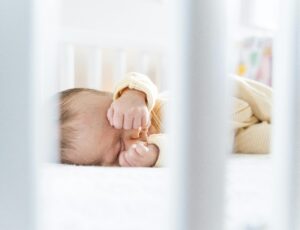 تنظيم مواعيد النوم والرضاعة
Regulating Sleep and Feeding Schedules
