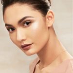 Maybelline New York Facestudio Master Strobing Stick - 200 Medium Nude Glow - Image 3