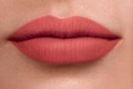 ⁦أحمر شفاه سائل مات Sensational من Maybelline - درجة 06 بيست بيب⁩ - الصورة ⁦4⁩